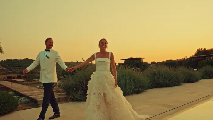 Inge and Max walking hand in hand at sunset in Sicily